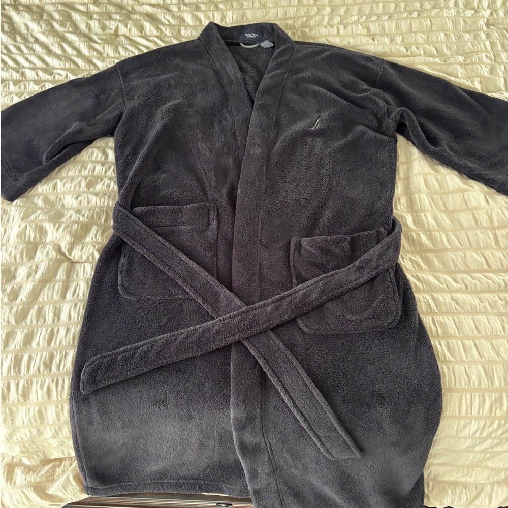 Excellent condition Nautica Men's black Robe